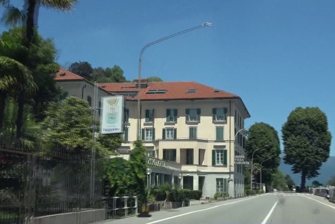 Raccolta firme a Belgirate contro lo stato di degrado di Villa Carlotta