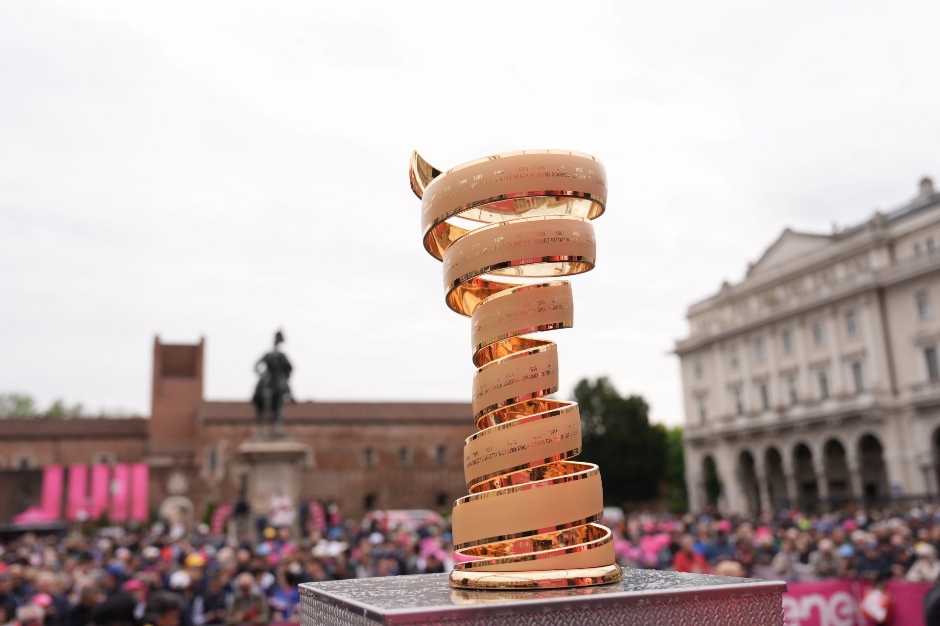 Quanti rumors alla partenza del Giro a Novara