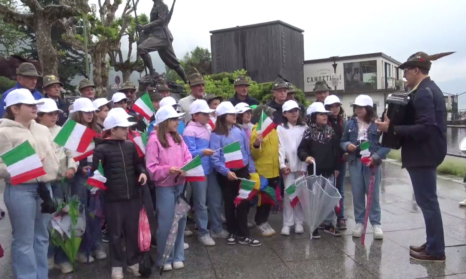 Omegna. Canti alpini nelle piazze della città