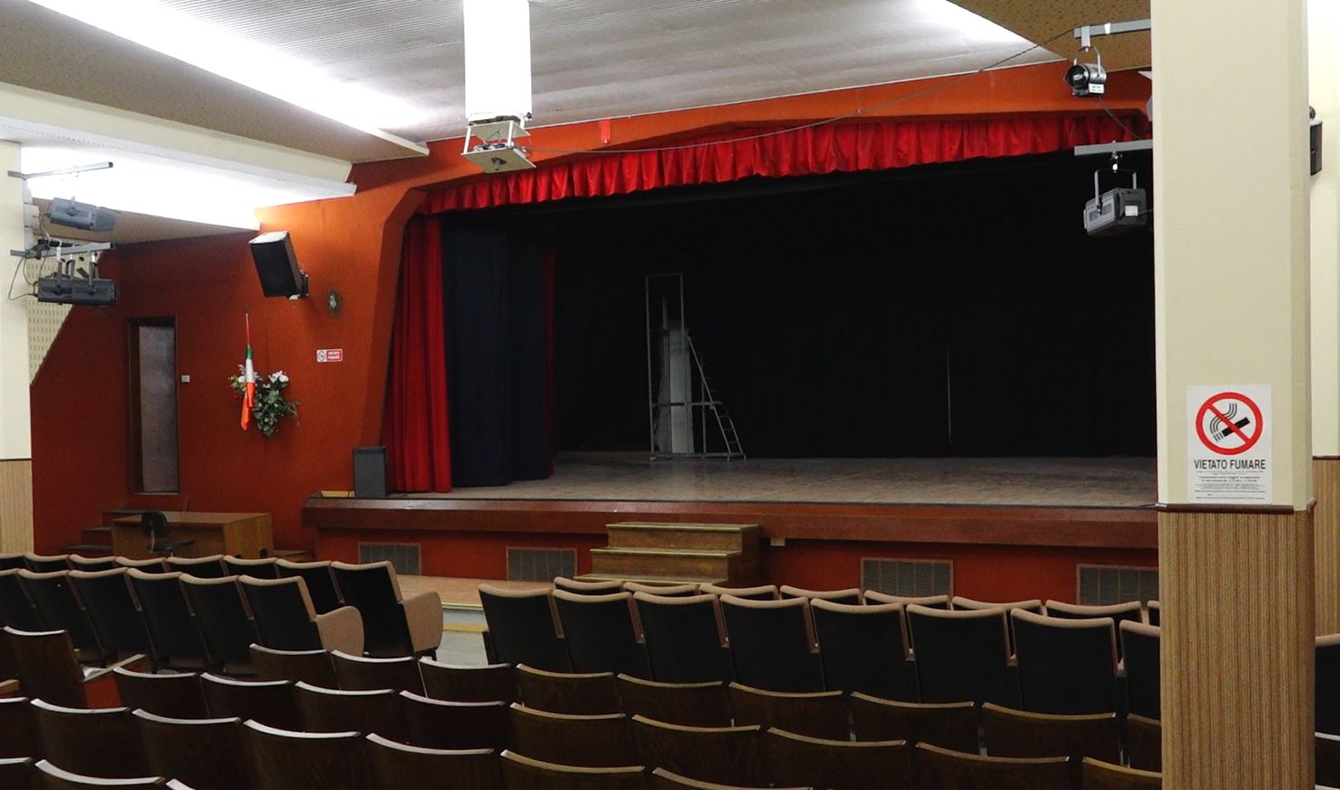 A Domo si lavora per rendere agibile il teatro dei frati cappuccini