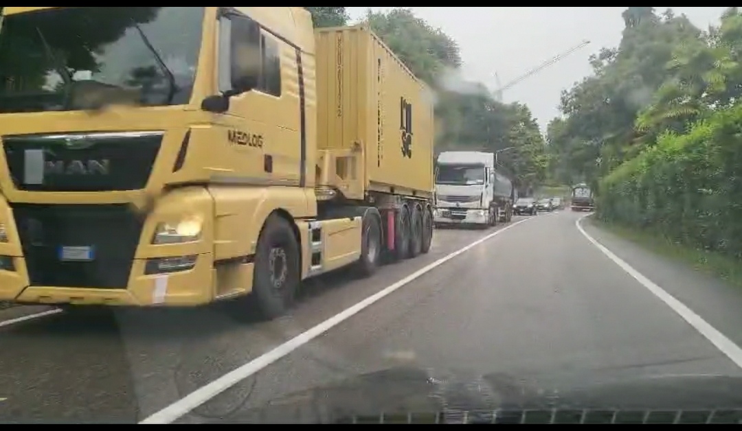 Autostrada chiusa oggi fino alle 16 tra Arona e Gravellona T., traffico in tilt sulla litoranea