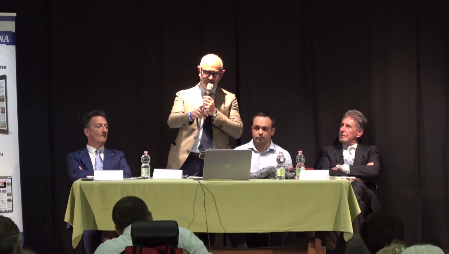 Arona, pubblico delle grandi occasioni al faccia a faccia trai tre candidati a sindaco