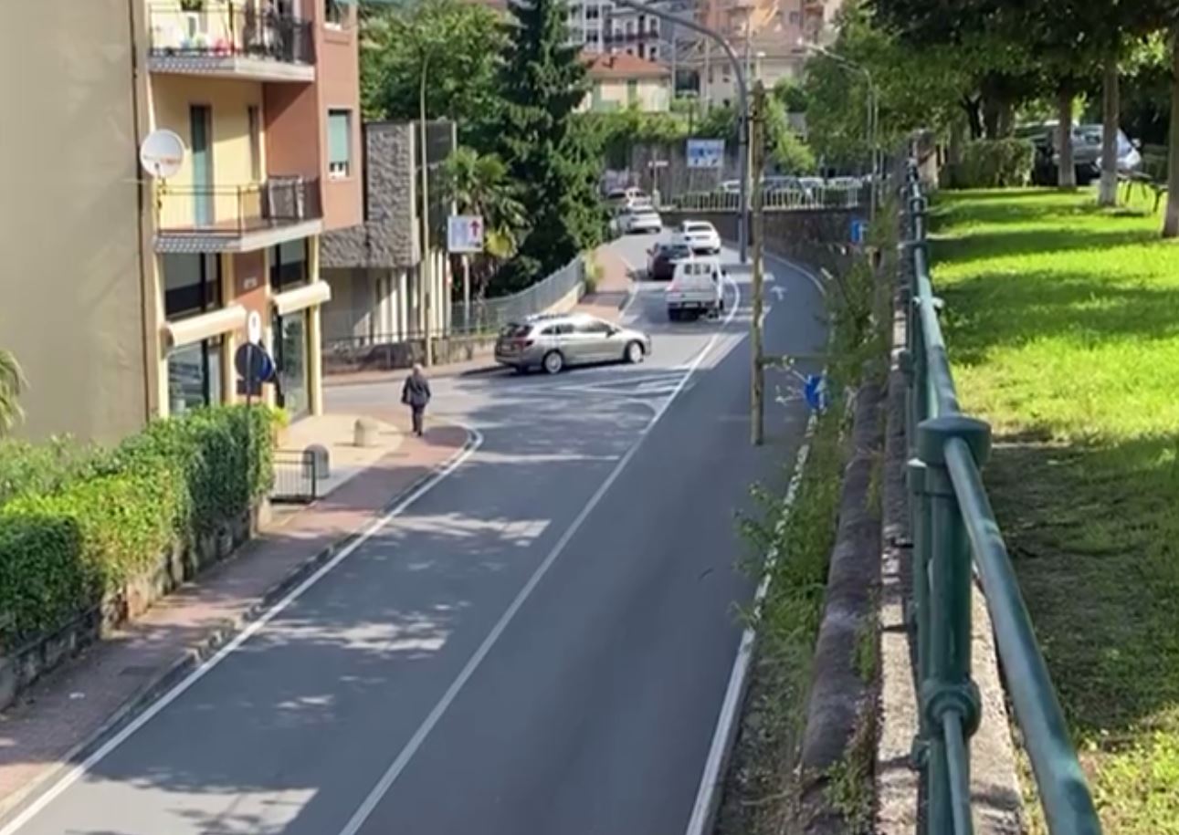Via Novara più sicura a Omegna. Lavori di Rfi e del comune hanno dato nuovo aspetto alla zona