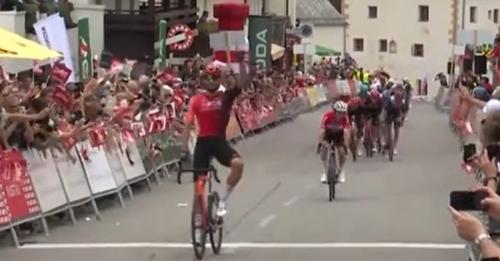Ganna vince al Giro d’Austria in una giornata drammatica