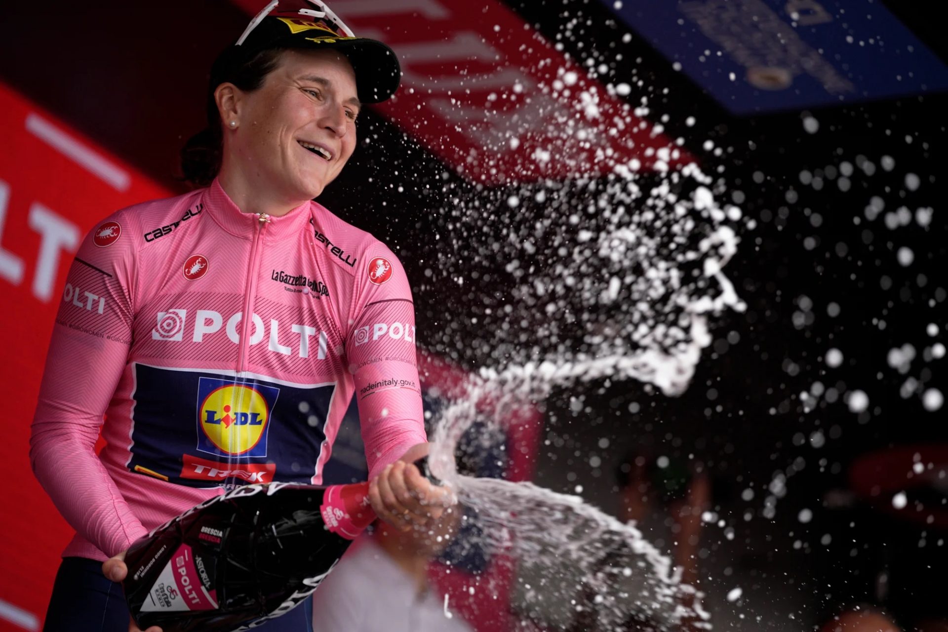 Super Longo Borghini: vince la crono ed è maglia rosa al Giro Women