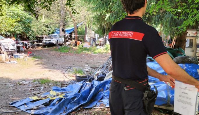 Invorio, Carabinieri Forestali scoprono autodemolizione abusiva