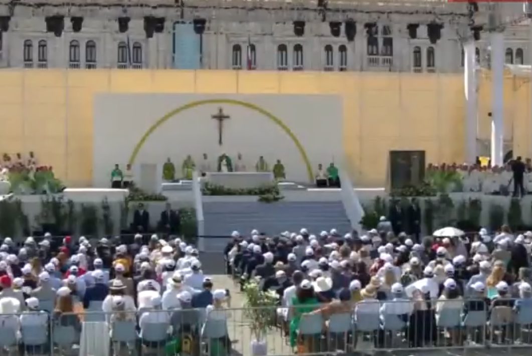 Non di solo pane - L'infinito di Dio si cela nella miseria umana