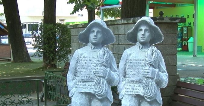 Lunedì a Domodossola arrivano gli spazzacamini. Sfilata, musica e danza ad accogliere i "musi neri"