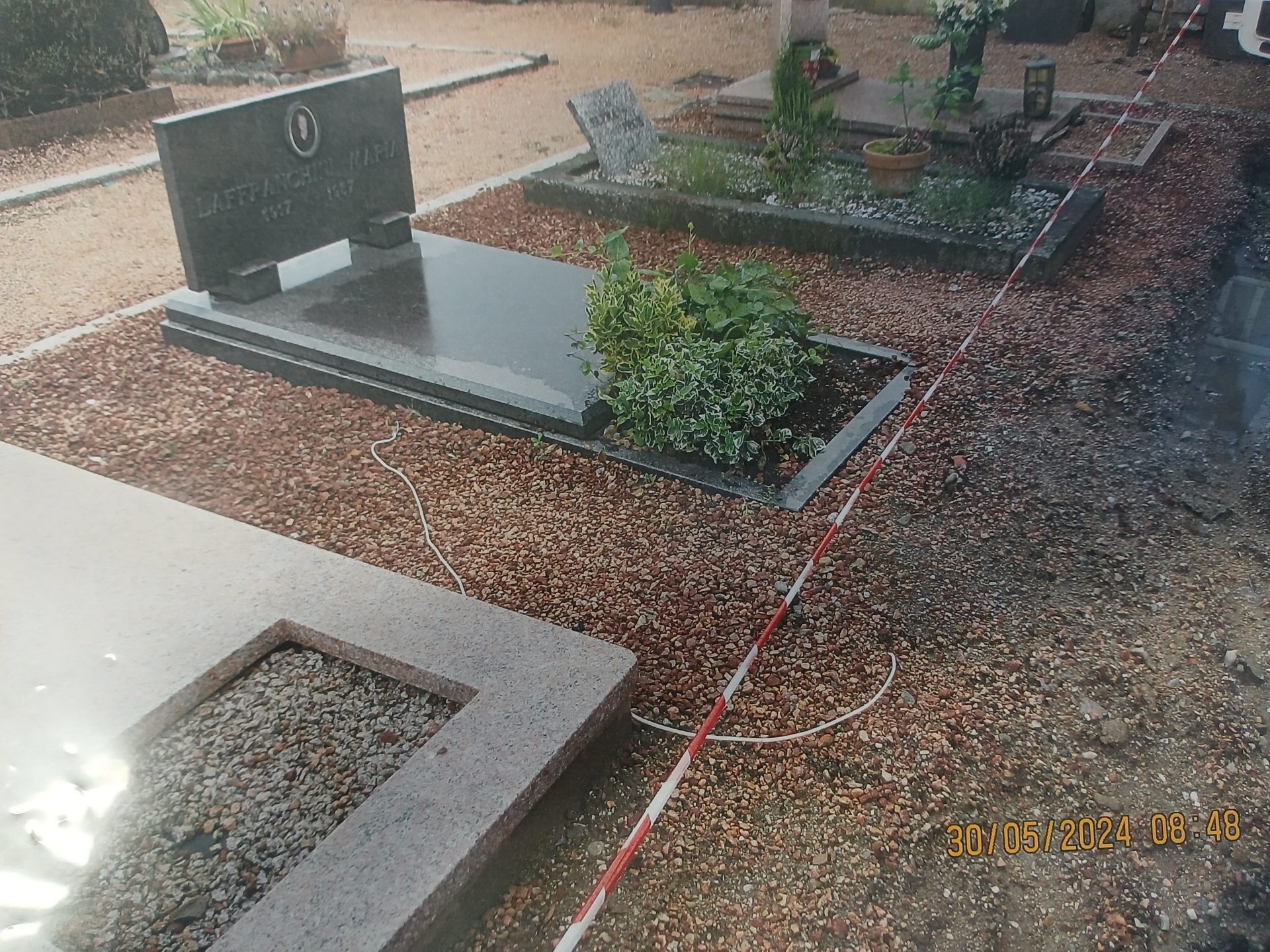 Segnalato da Voi: "Al cimitero di Stresa alcune tombe sono senza luce da mesi"