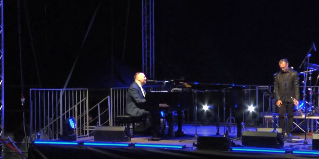 Domobianca, serata benefica per l'Etiopia e concerto di Raphael Gualazzi