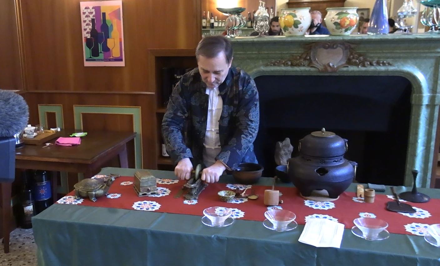 20 anni AssoTè, al Bistrot76 di Stresa è andata in scena la più antica cerimonia del tè della storia