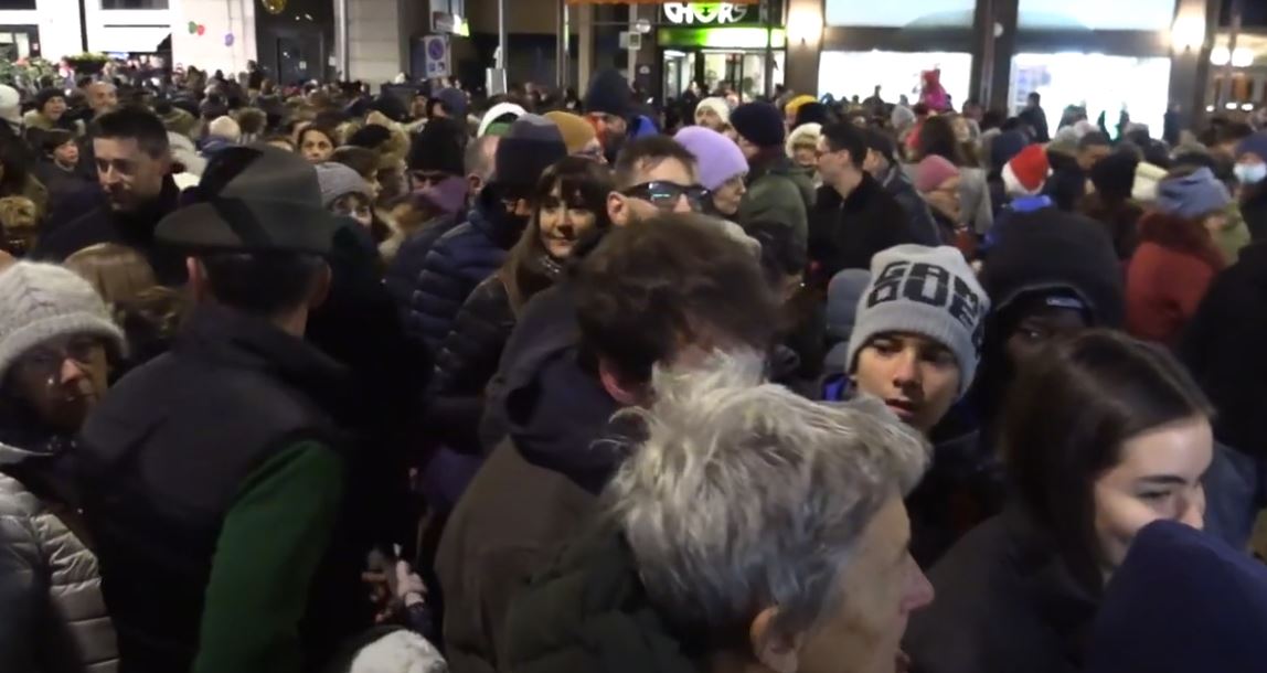 Arona: primo Capodanno con festa in lungolago Nassiriya. Nei locali musica dal vivo fino alle 24 e di sottofondo fino alle 2