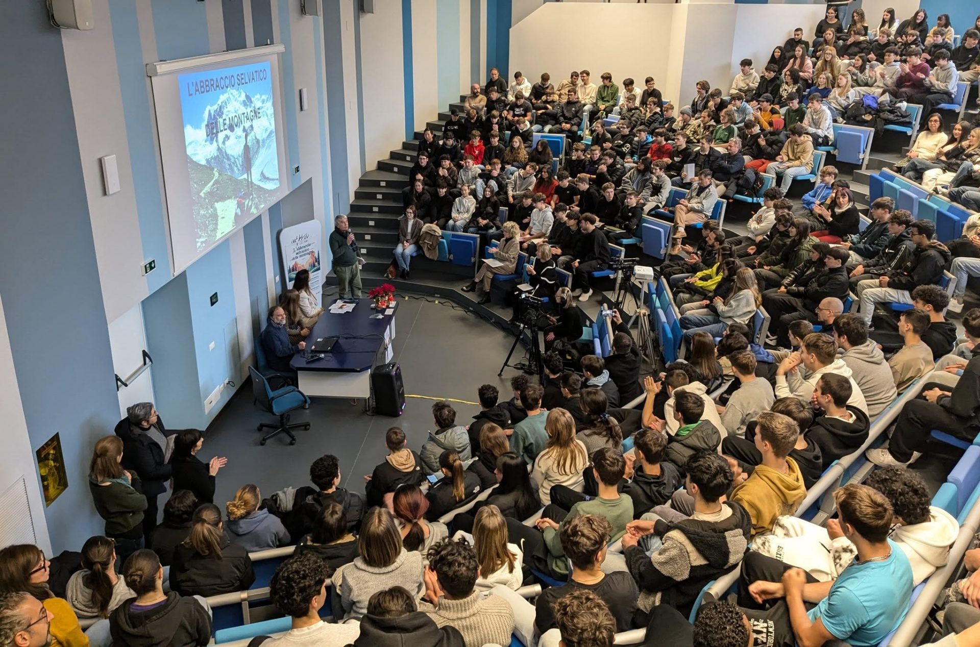 "L'abbraccio selvatico delle montagne": incontro al Cobianchi per il festival Leggere le montagne mercoledì su Vco Azzurra TV