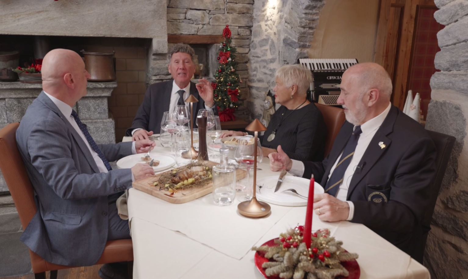 Questa sera su Vcoazzurra tv torna "Metti una sera a cena"