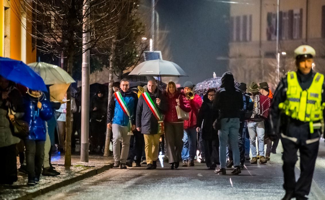 57° Marcia dei Lanternitt a Cannobio, arrivo a Trarego