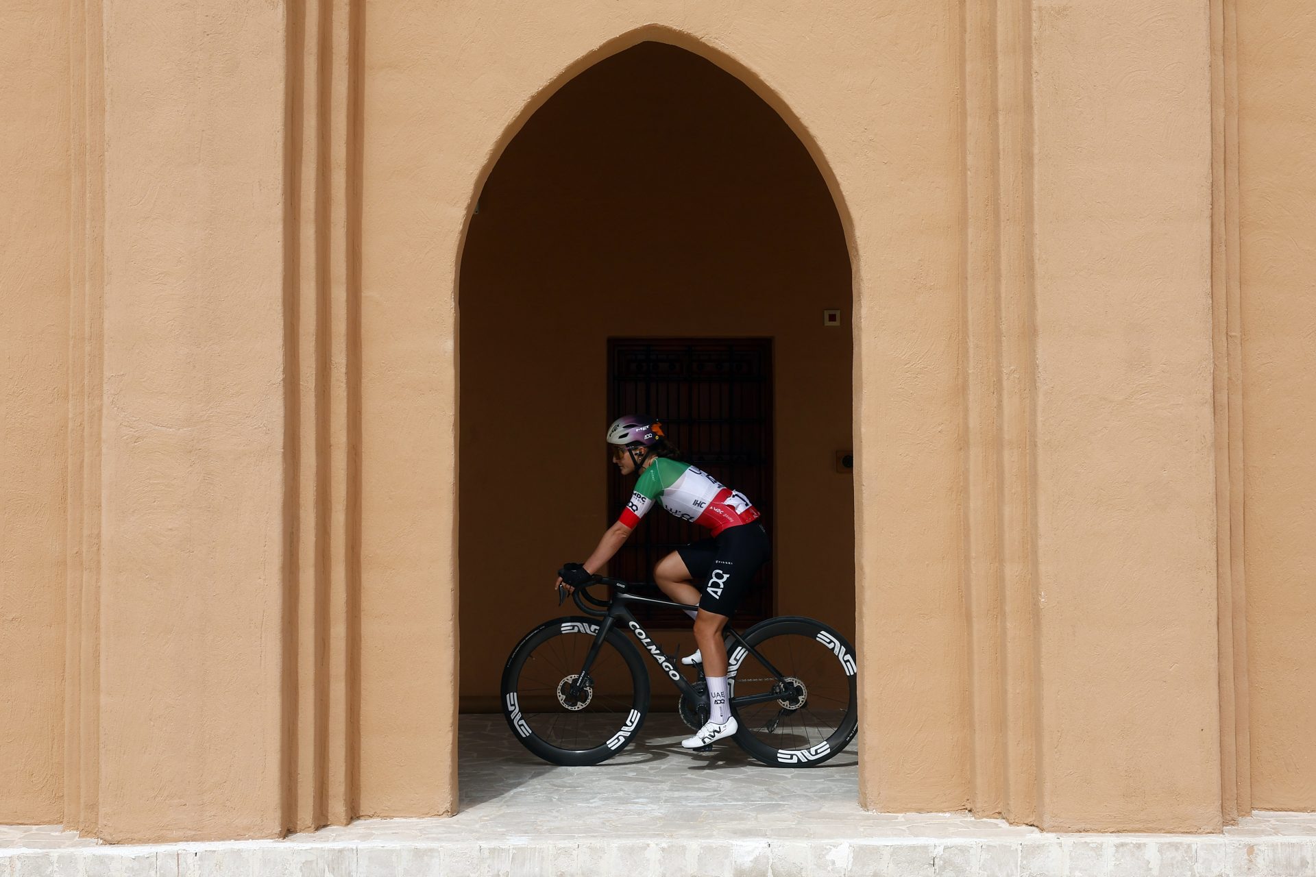 Deserto e vento all’UAE Tour: vince Wiebes, Elisa fa lo show e guadagna su tutte le favorite