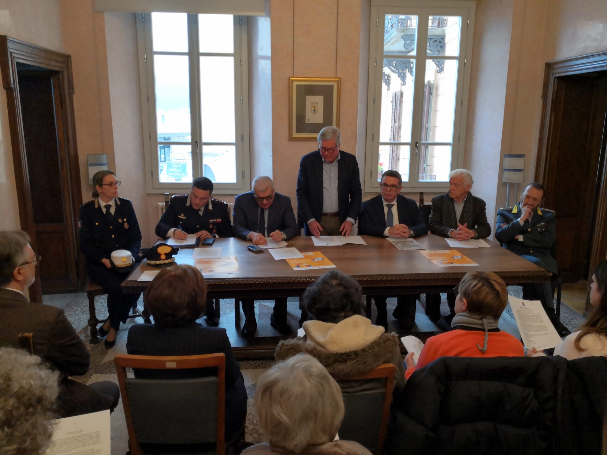 "Vietato truffare" il progetto del Comune di Verbania, forze dell'ordine e Auser contro le truffe agli anziani