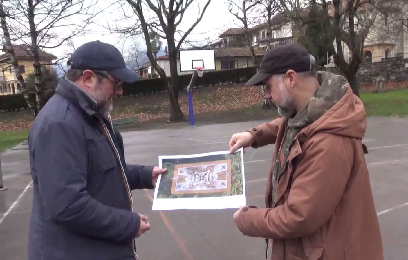 Ad Agrano il campo di basket e pallavolo diventa un’opera d’arte