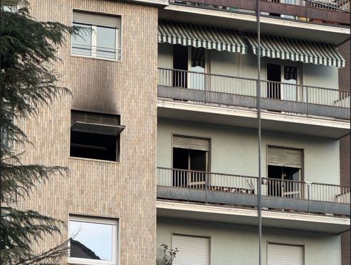 Domo, incendio in un condominio in centro città