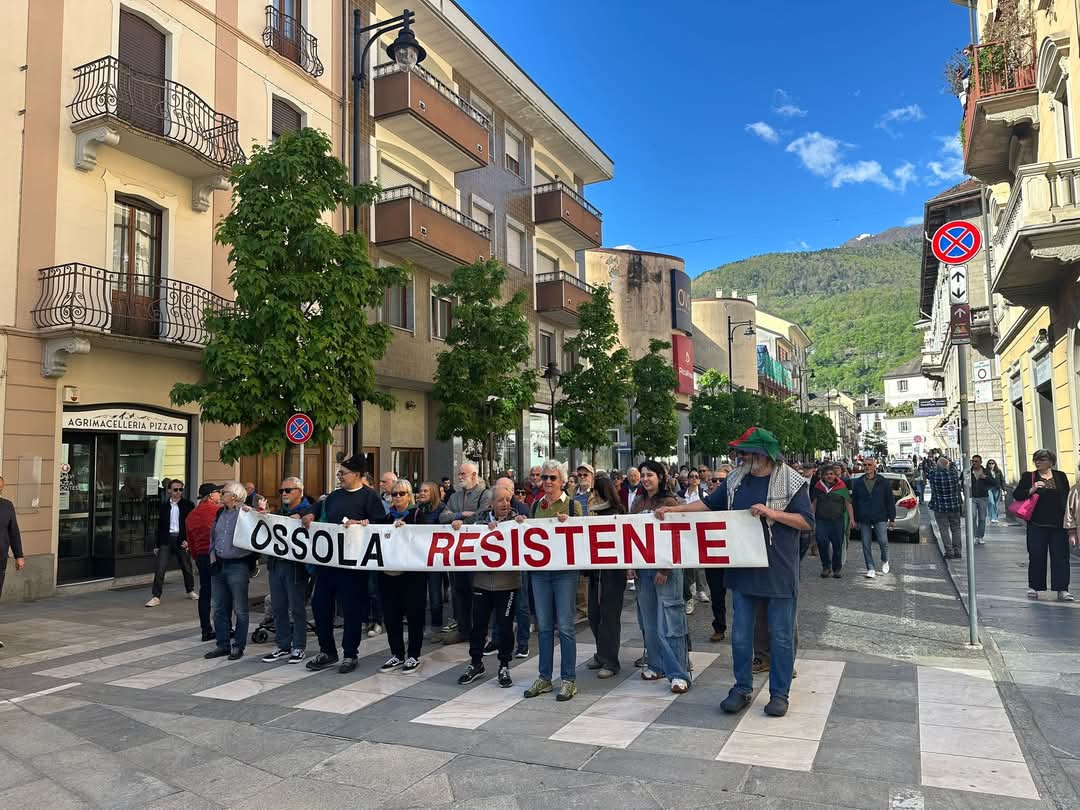 25 aprile, tante le celebrazioni nel Vco. A Domodossola camminata antifascista Anpi e commemorazione con tantissima gente