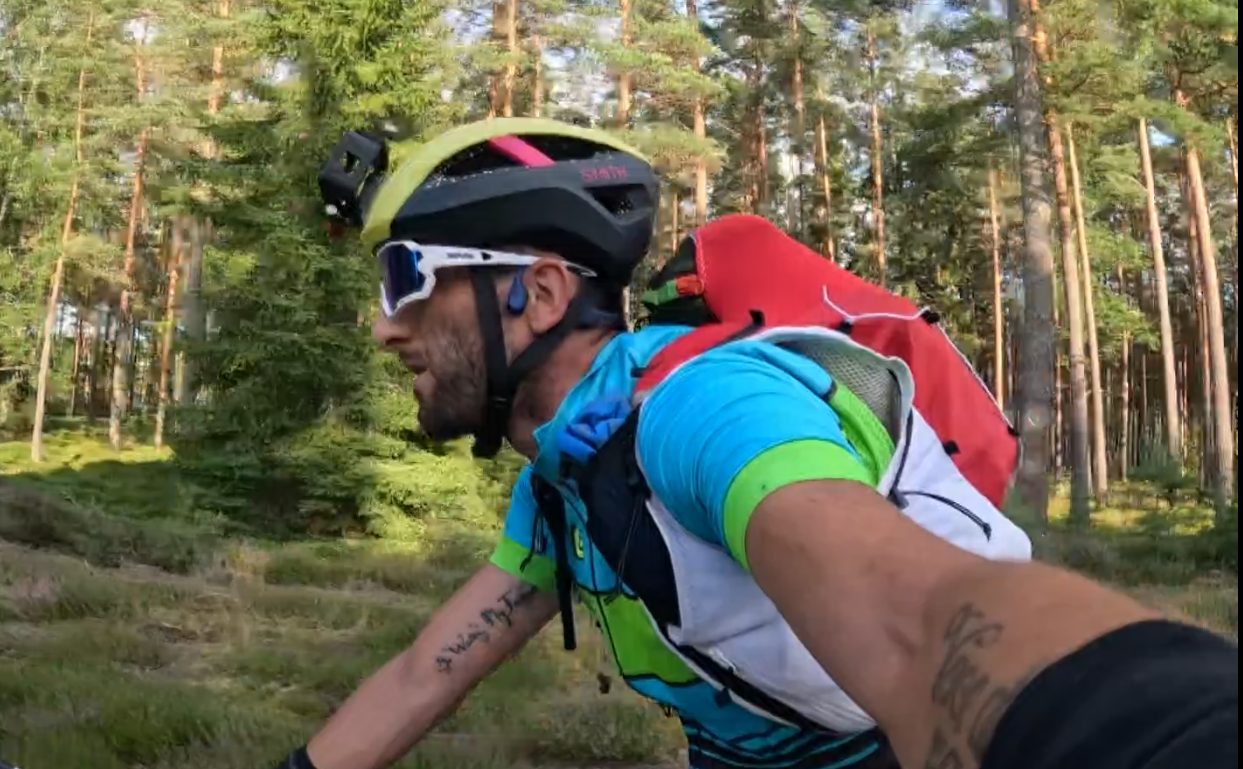 Il viaggiatore 'outwilders' Elia Sacchelli a Bike Trail Caffé