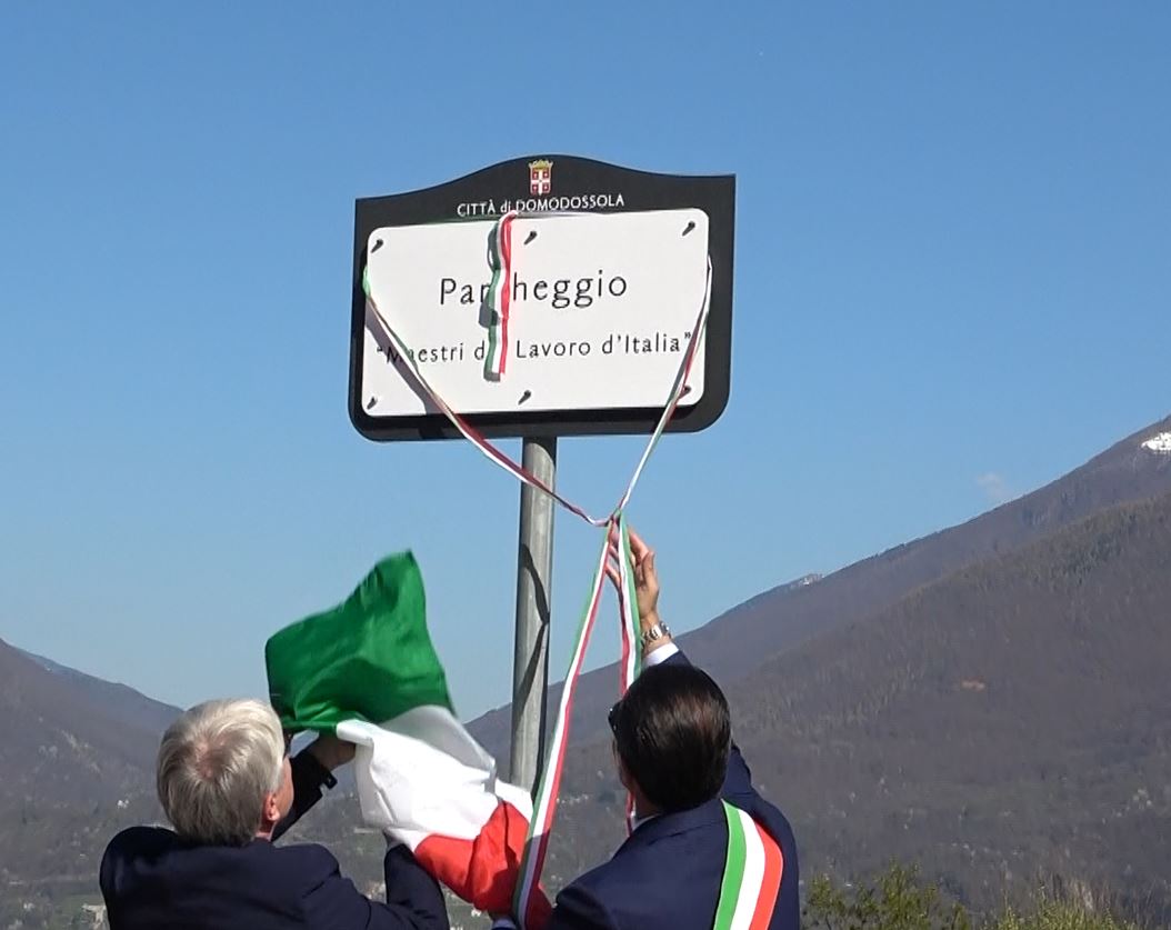 Domo, intitolata piazza ai Maestri del Lavoro