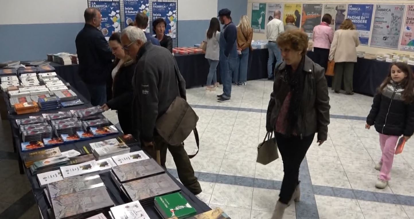 Inaugurata la 27° Fabbrica di Carta a Villadossola. Giovedì 01 maggio arriva Andrea Vitali