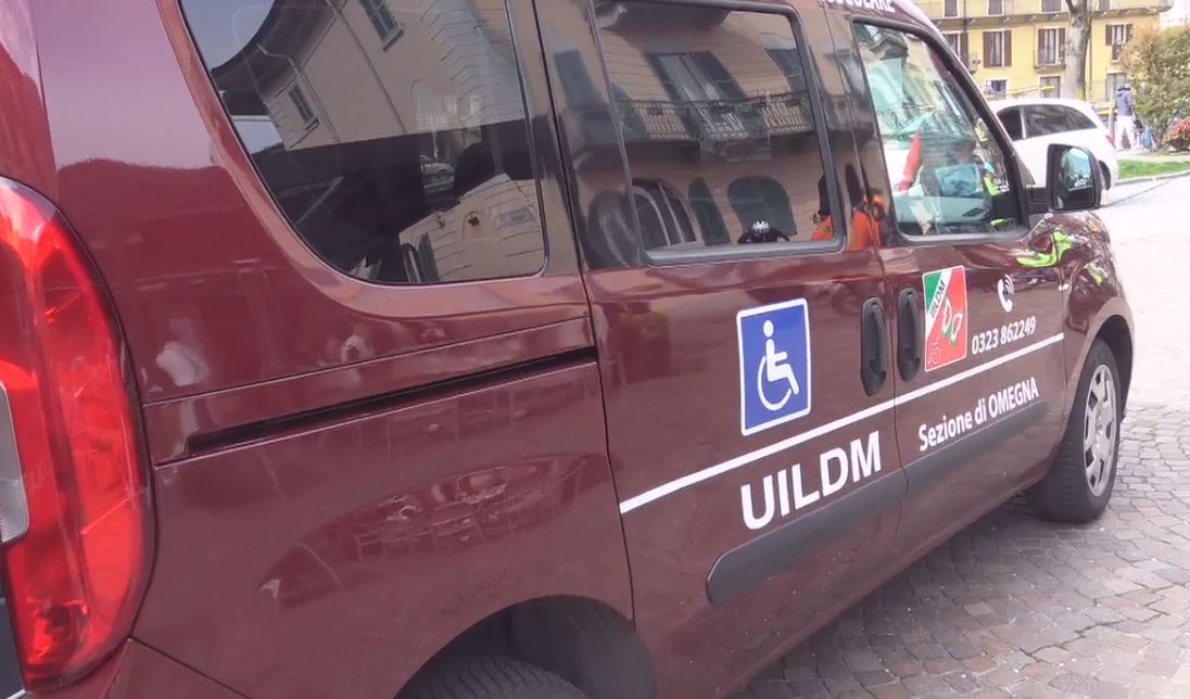 Agli "Invincibili" sono stati consegnati due nuovissimi pullmini