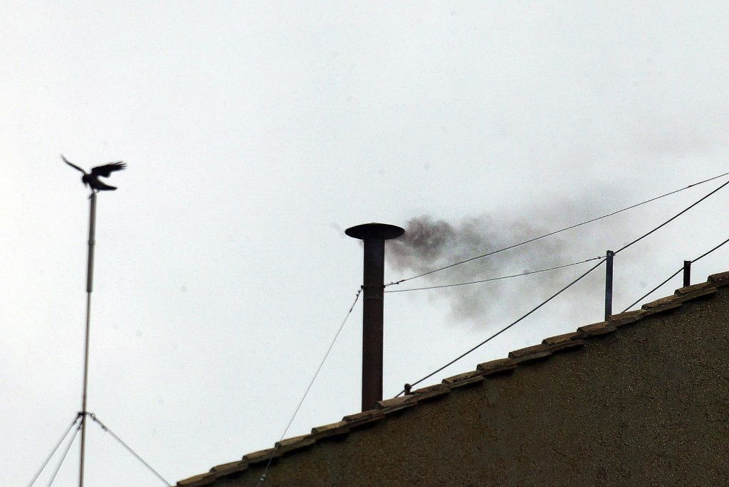 Conclave: ad ora due fumate nere, nel pomeriggio altri due scrutini