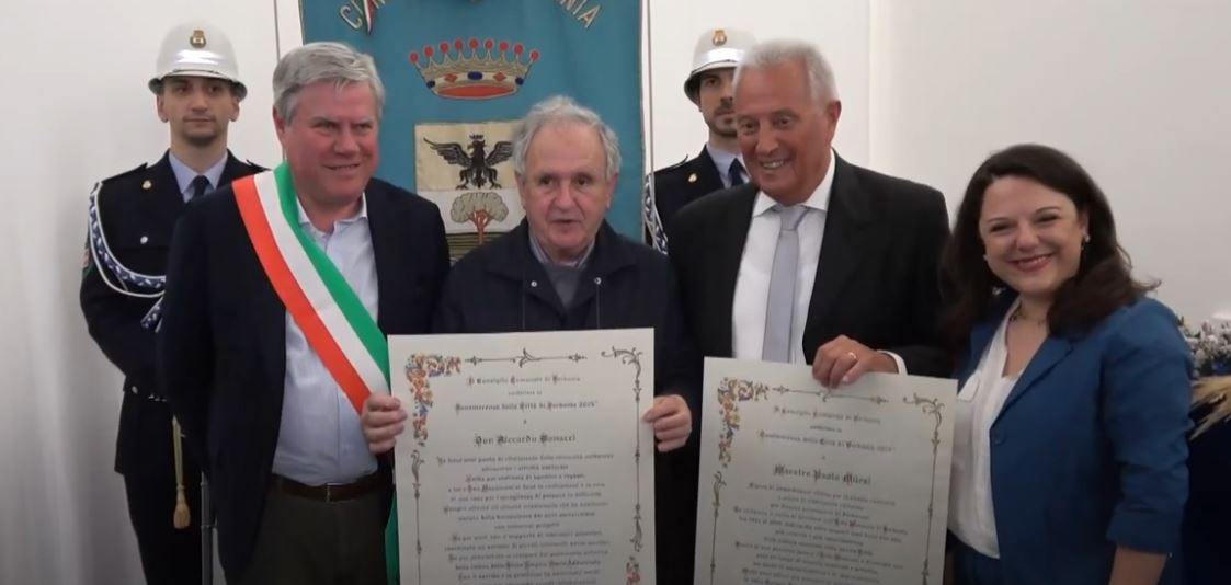 Verbania, la consegna delle Benemerenze 2025 a don Riccardo Bonacci e al maestro Paolo Milesi