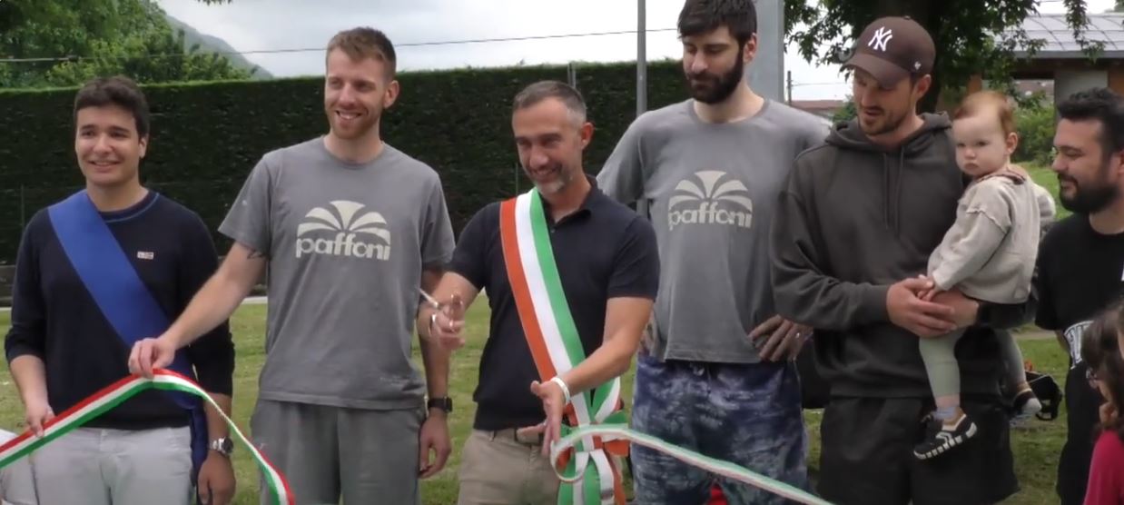 Inaugurato il nuovo playground con campo da basket a Casale Corte Cerro
