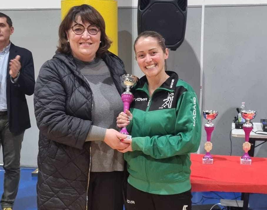 Elisa Gualdi lascia la pallavolo e Baveno ‘ritira’ la maglia numero 9