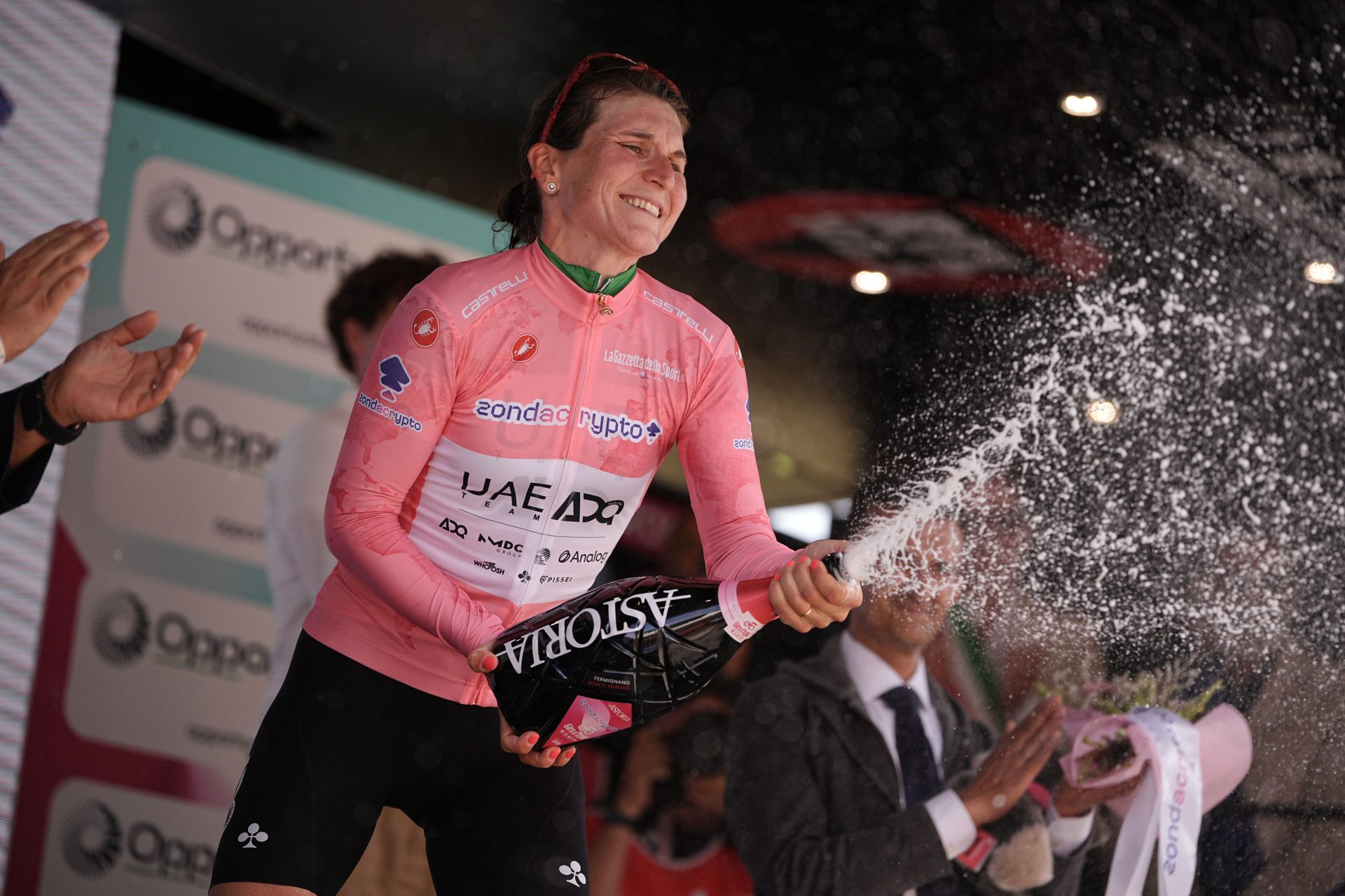 Giro Women: tattica, cuore e sofferenza; Longo Borghini è maglia rosa