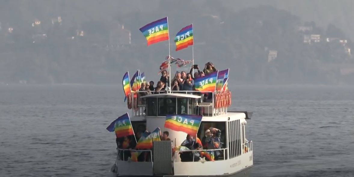 Oggi il Battello di Pace ha unito il lago Maggiore, in 500 l'hanno accolto a Verbania. Protesta Pro Pal