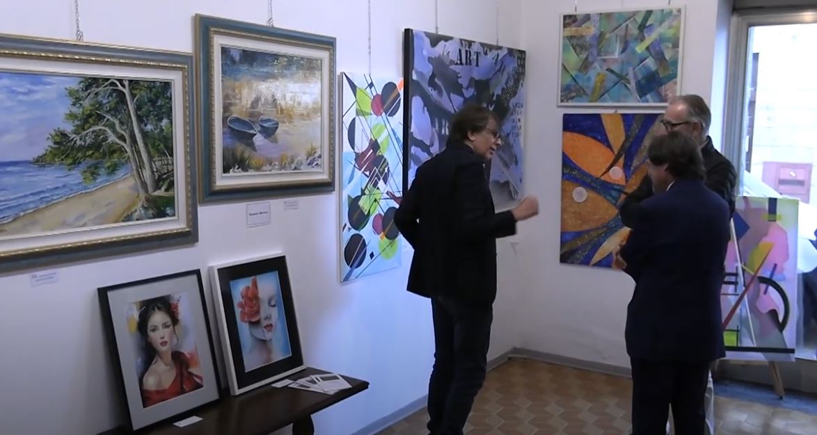 Mostra d’arte collettiva e concorso  presso La Fenice ad Arona tra arte contemporanea e motori