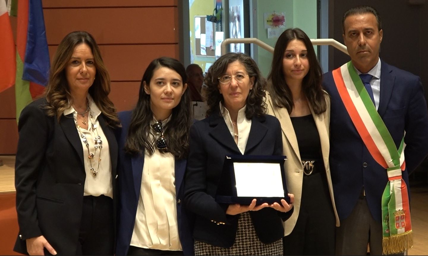 A Pierantonio Ragozza il Premio Repubblica dell’Ossola. A ritirare il premio la moglie e le figlie del compianto preside