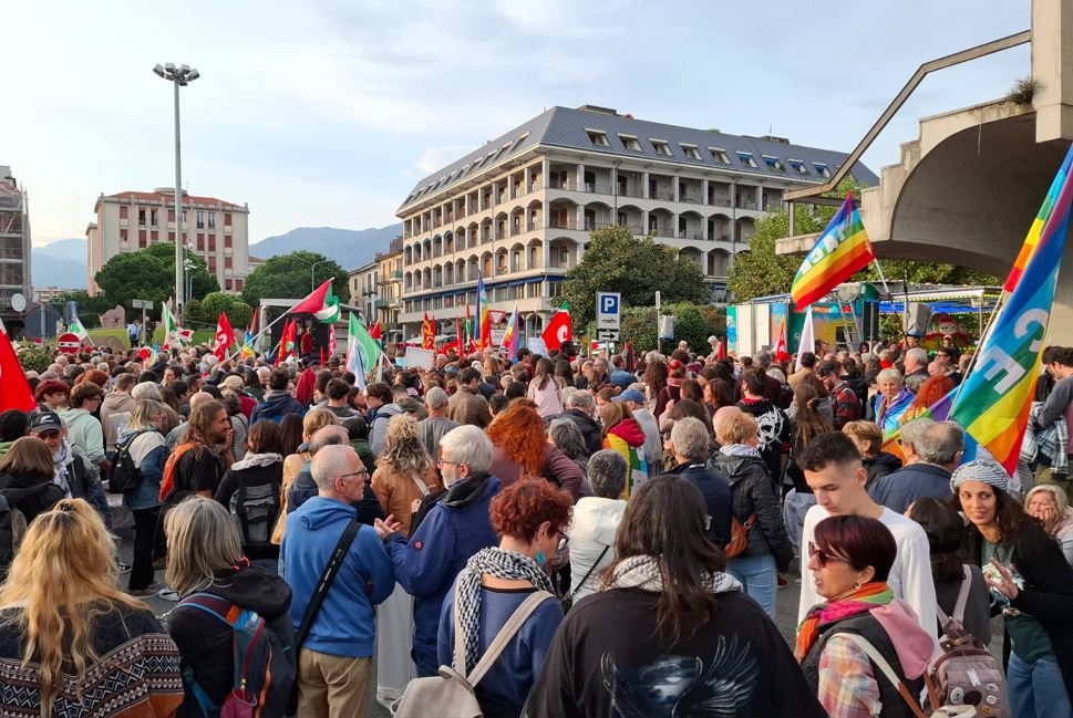 Un lungo serpentone ha unito Intra  Pallanza nella manifestazione Pro Pal