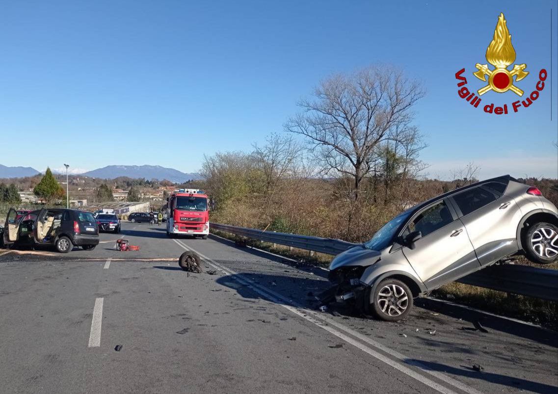 Scontro frontale a Paruzzaro: due feriti gravi