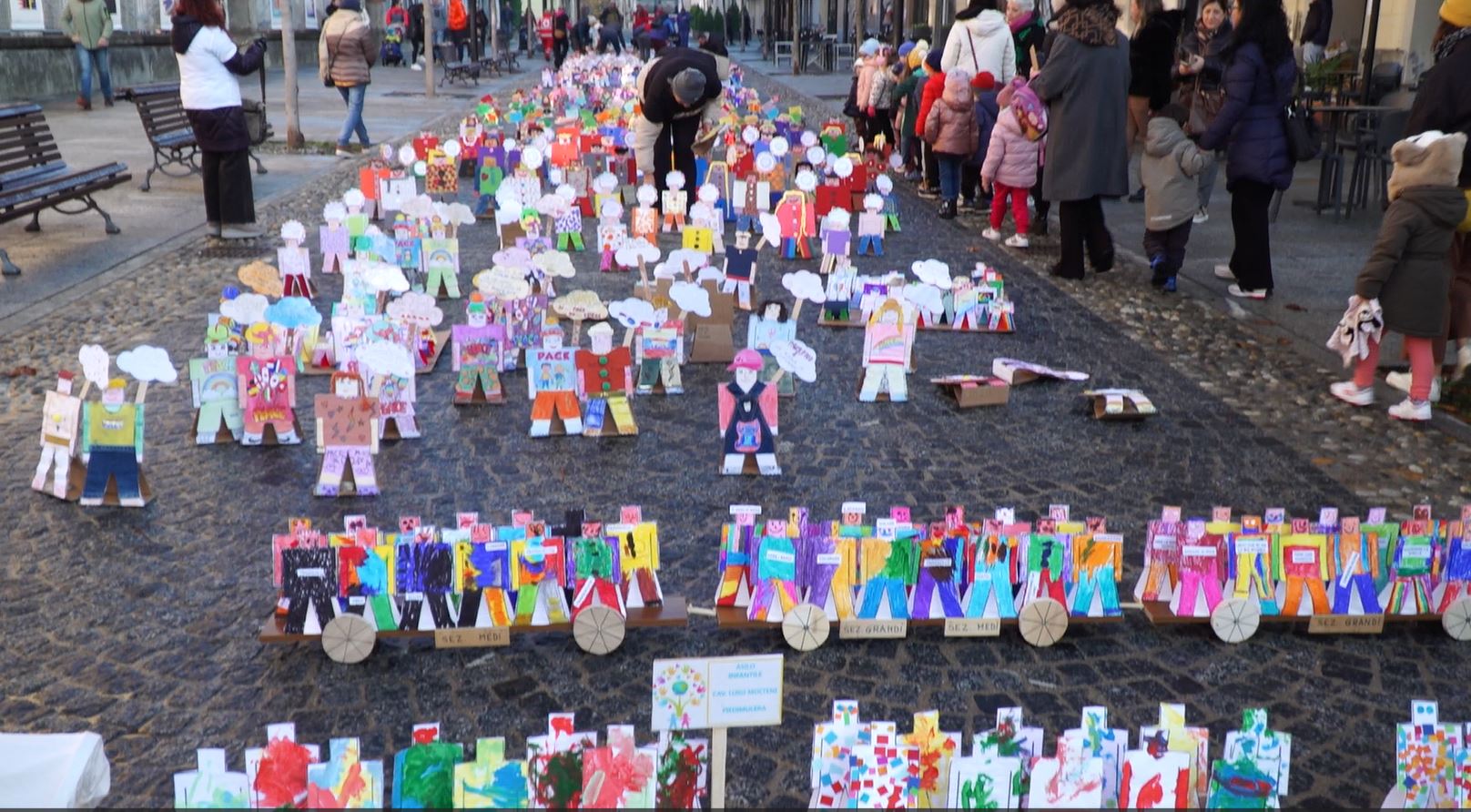 Domodossola. Via Rosmini si è colorata con "La Carovana dei Pacifici"