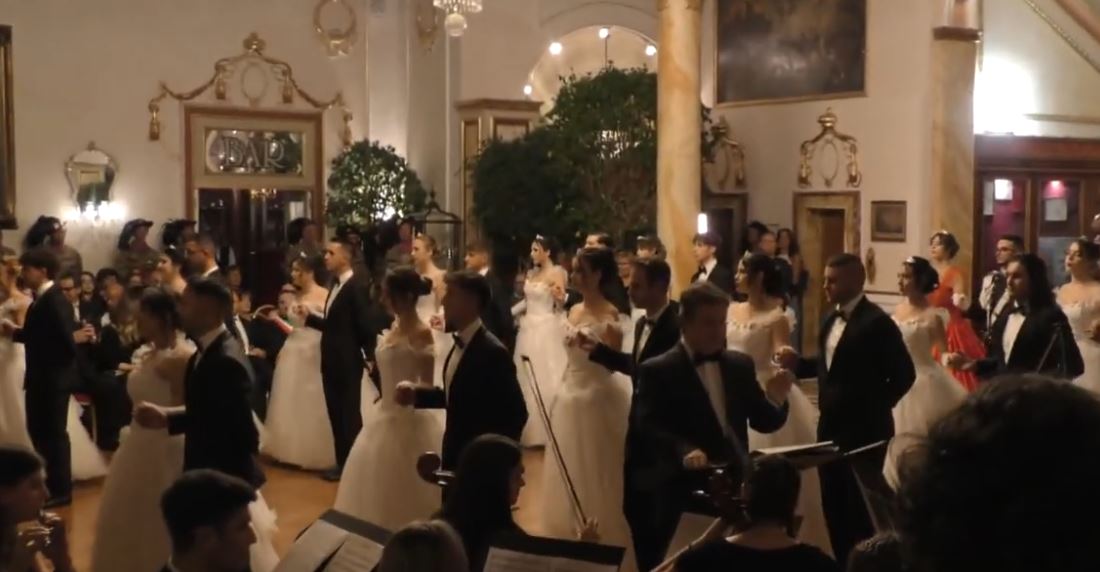 Ballo Debuttanti Lago Maggiore a Stresa, una verbanese la deb dell'anno