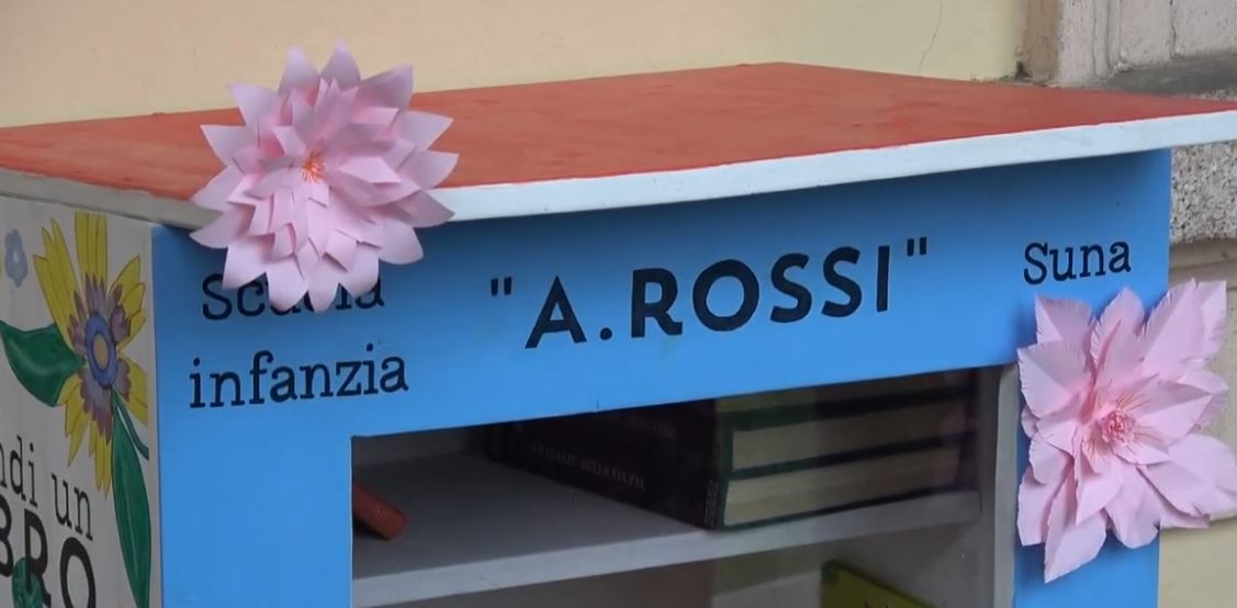 Casetta dei libri alla scuola dell'infanzia Rossi di Suna