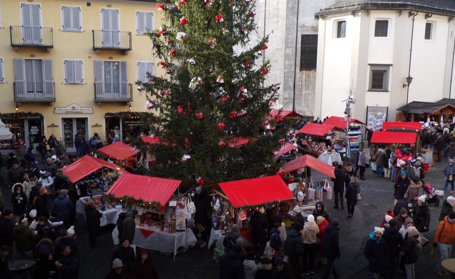 Primo giorno di Mercatini di Natale a Santa Maria Maggiore
