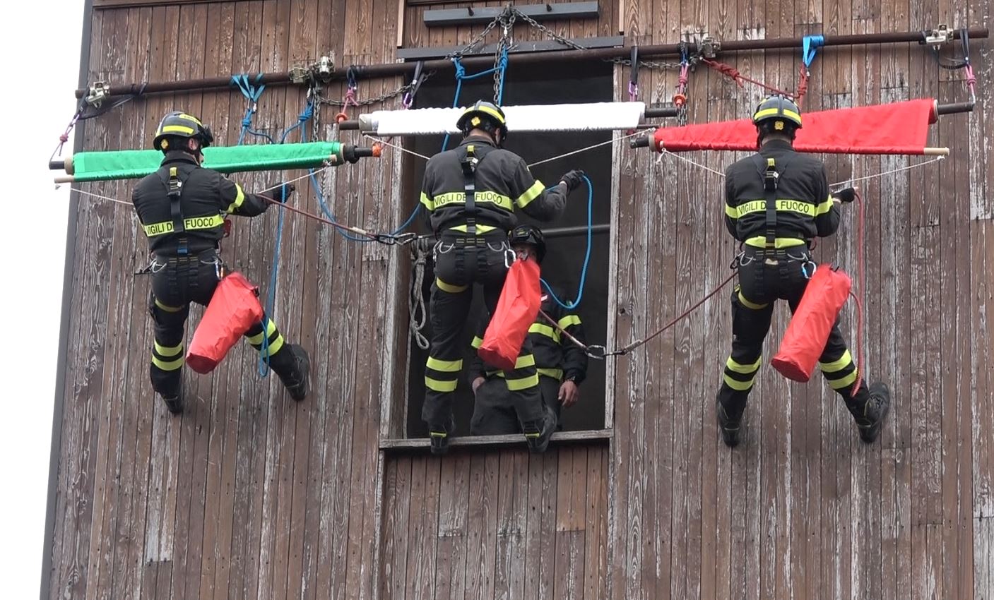 Vigili del Fuoco in festa per Santa Barbara. Sono stati 3200 gli interventi di soccorso nel 2025