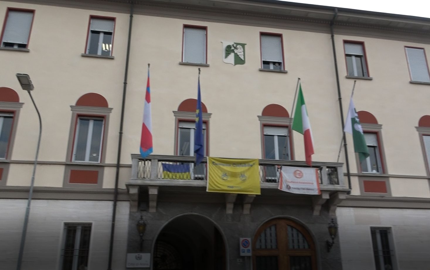 Arona, confronto costruttivo in consiglio sul Dup