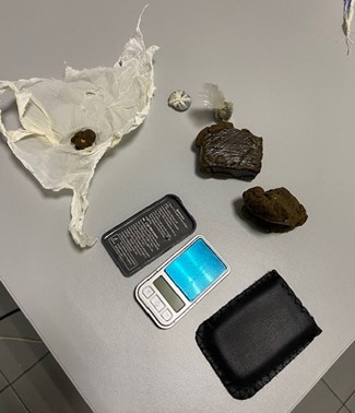 Giovane ossolano denunciato per detenzione di stupefacenti ai fini di spaccio. La Polizia sequestra un etto di hashish