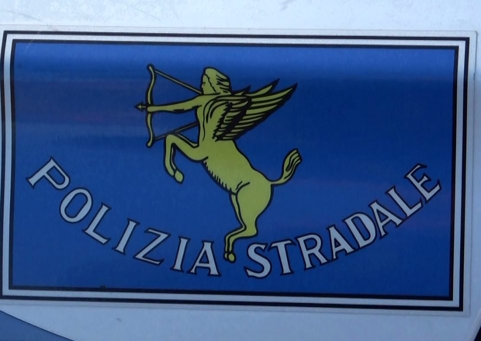 Licenze taxi e Ncc : controlli Polstrada. Rilevate irregolarità