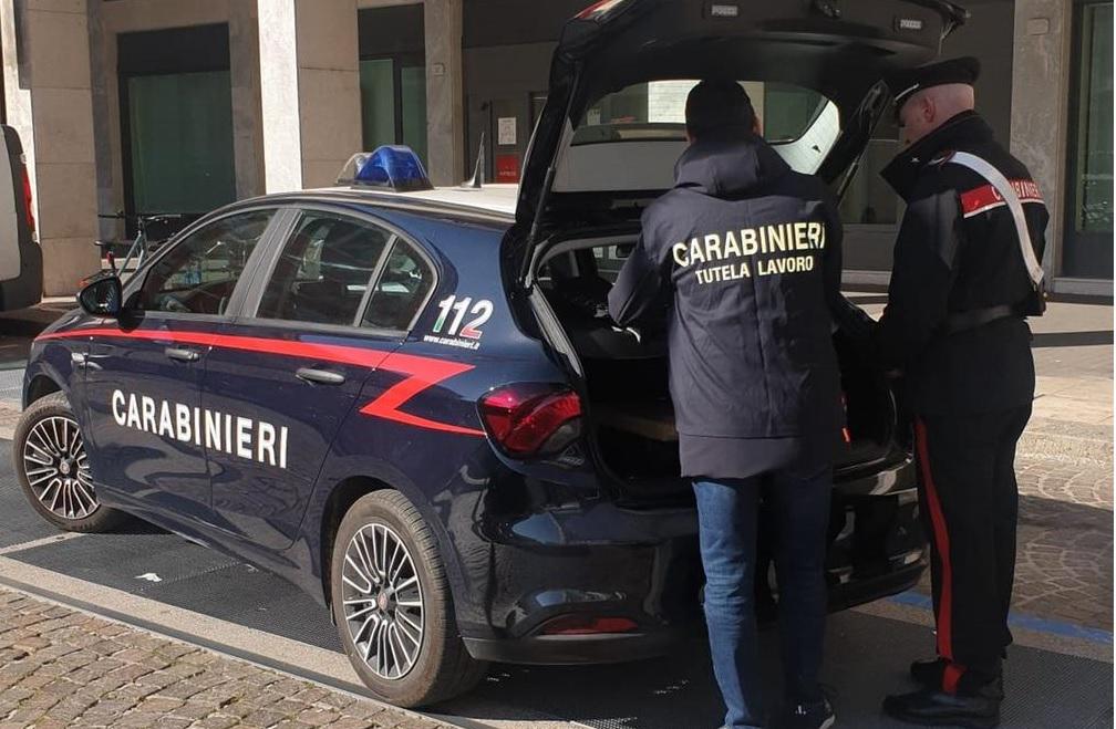 Controlli dei Carabinieri in negozi di alimentari e bar: quasi un lavoratore su due era in nero