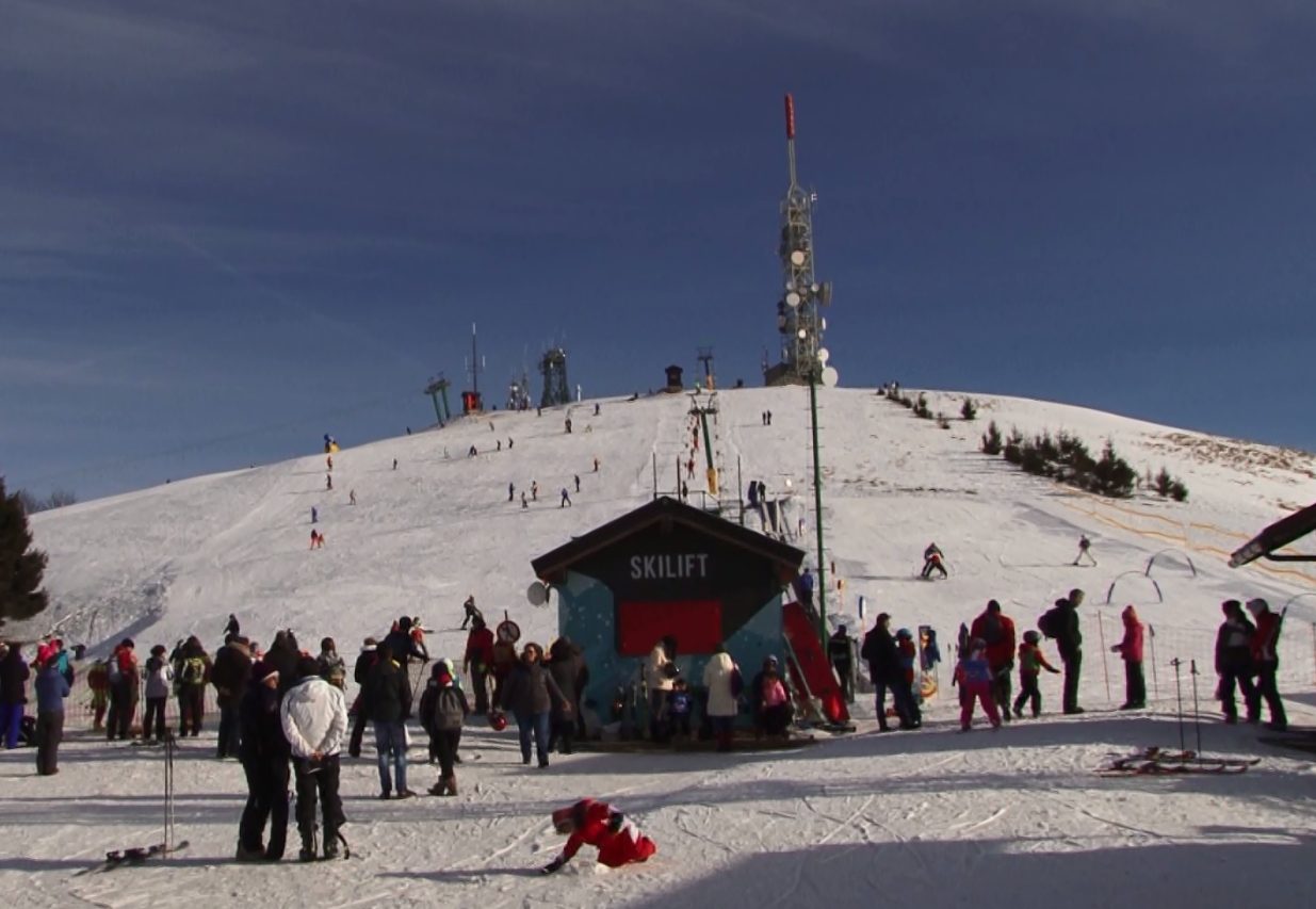 Mottarone. Operatori turistici : "Sos parcheggio selvaggio"