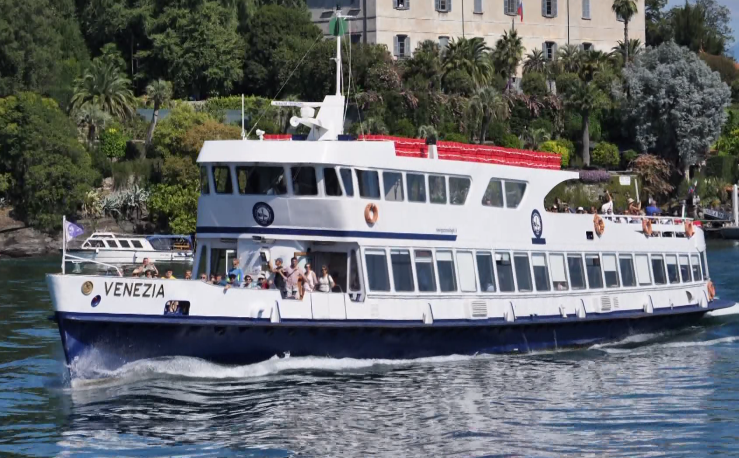 Da oggi costa di più viaggiare sui mezzi della Navigazione Lago Maggiore