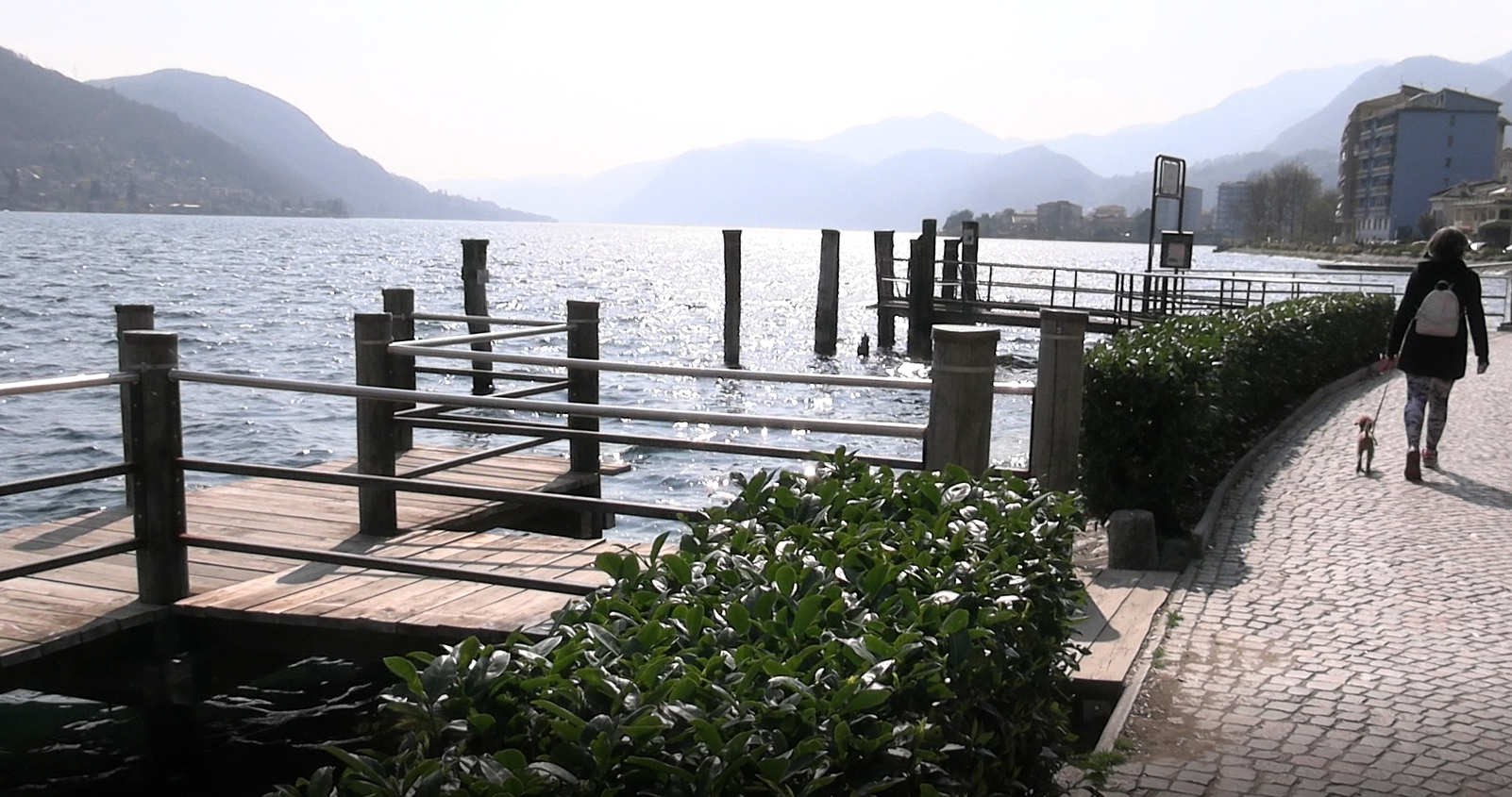 Omegna, posato nuovo pontile